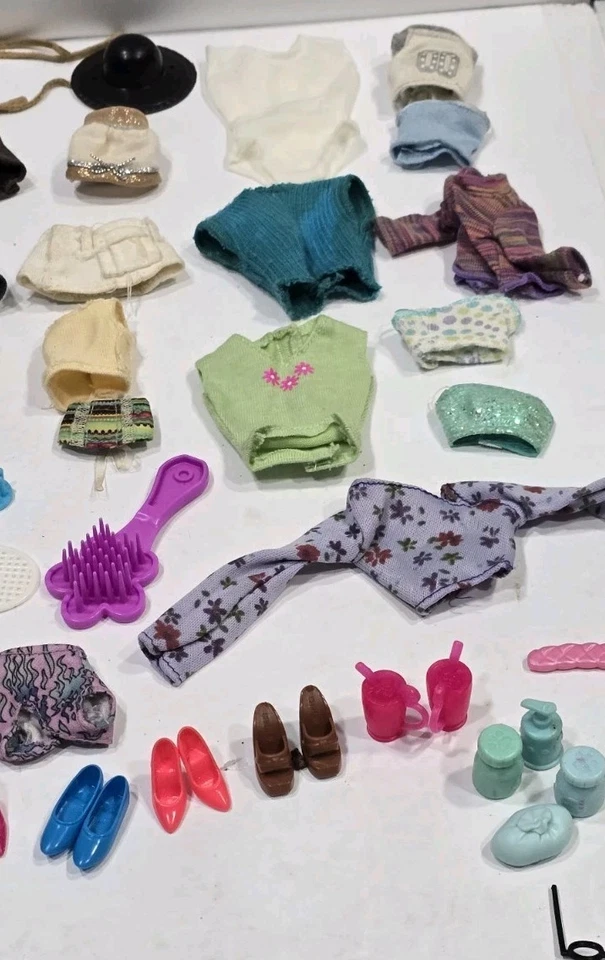 Muñeca Barbie y Otros Accesorios Lote Mixto de 72 Kelly Chelsea Zapatos Ropa  Foto 4 de 4