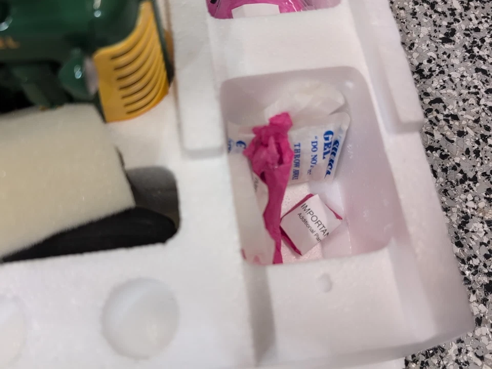 Franklin Mint The Oliver Super 99 Model Tractor 1/12 - Image 3 of 4