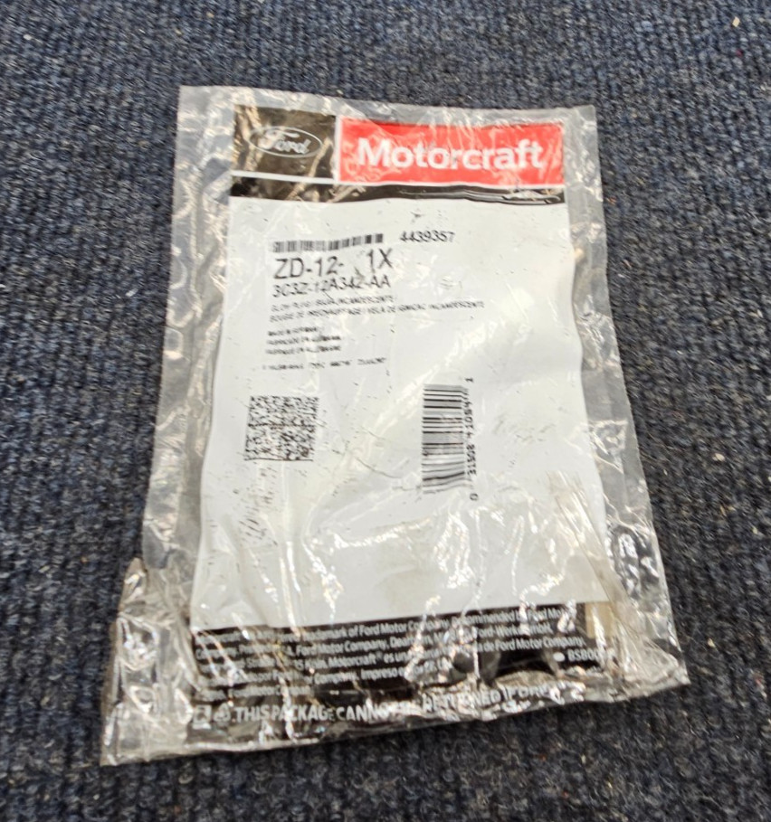 Motorcraft ZD-12 Glow Plug Fits 2003-2004 Ford F-550 Super Duty