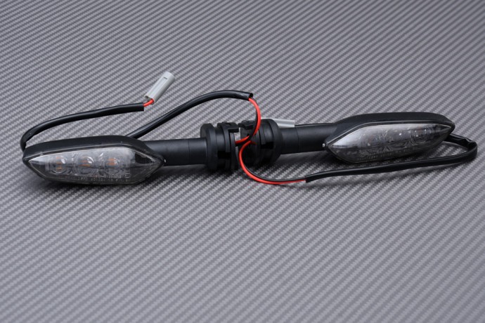 Clignotants LED arrière fumés résolvant le manque de visibilité sur MT-125