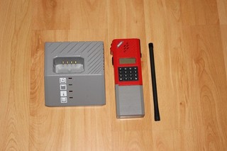 Bosch Sprechfunkgerät HF 1216 SX mit Antenne Akku Lader. Ohne Kabel. Ungeprüft