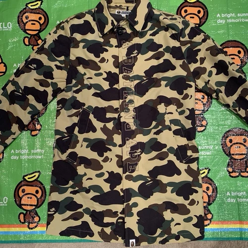 A BATHING APE (BAPE) BAPE '1° impermeabile mimetico' acquistato da BAPE NYC.