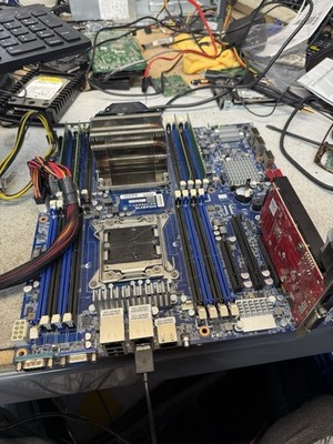 GIGABYTE GA-7PESH1 With CPU Intel Xeon E5-2620 10GB Memory