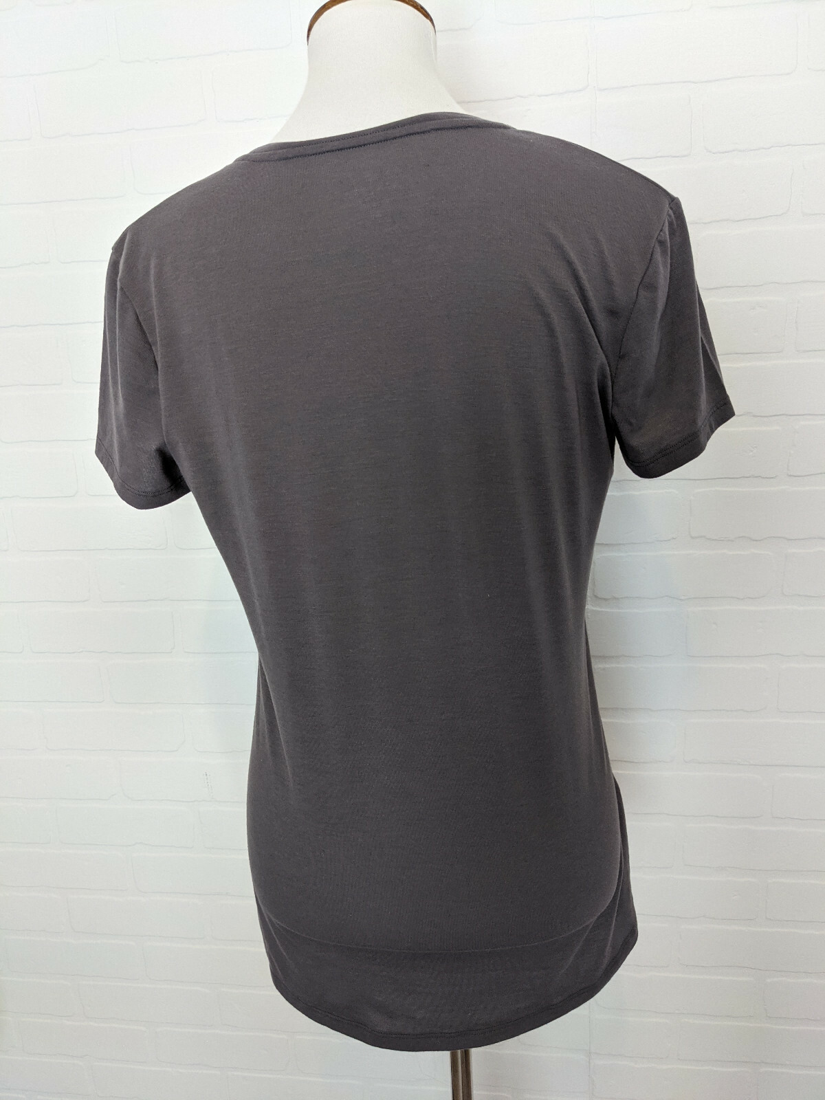 Athleta Silver Bells Gray Basic Wrinkle Free Shor… - image 4