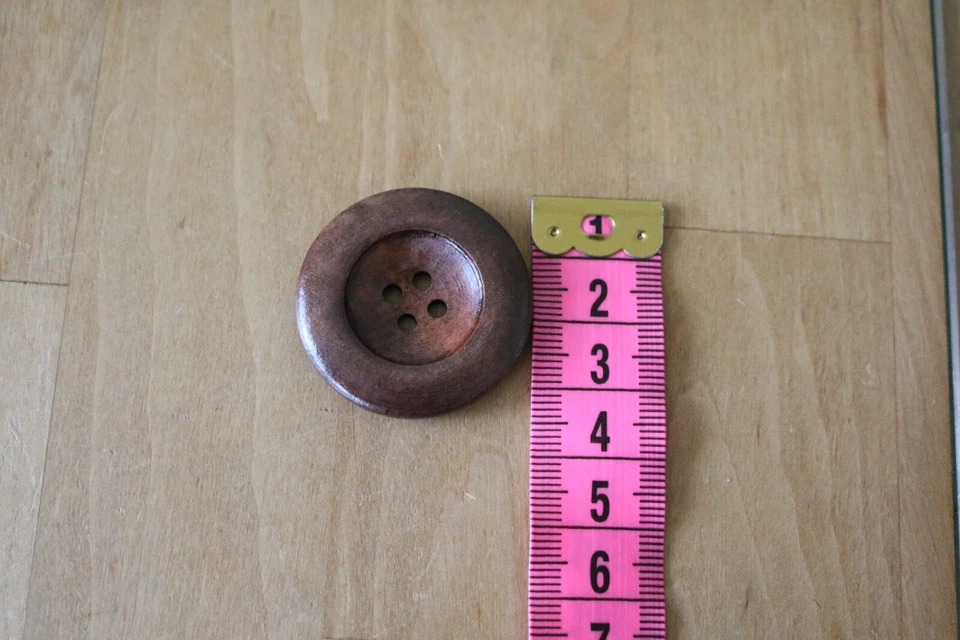 Set mit 42 (3x14) Knöpfen neu unterschiedliche Designs Abmessungen siehe Fotos - Bild 2 von 4