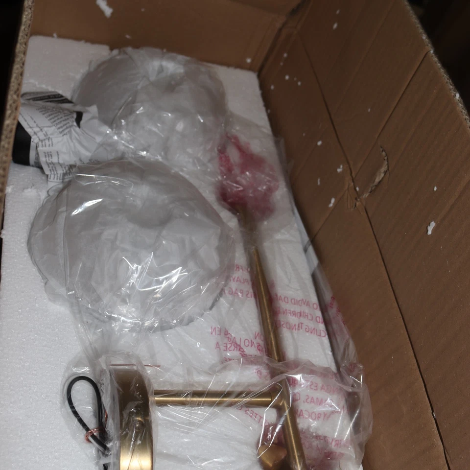 Tocador de 3 luces Sea Gull Lighting Orley 225 W latón satinado 4002503-848 Foto 4 de 4