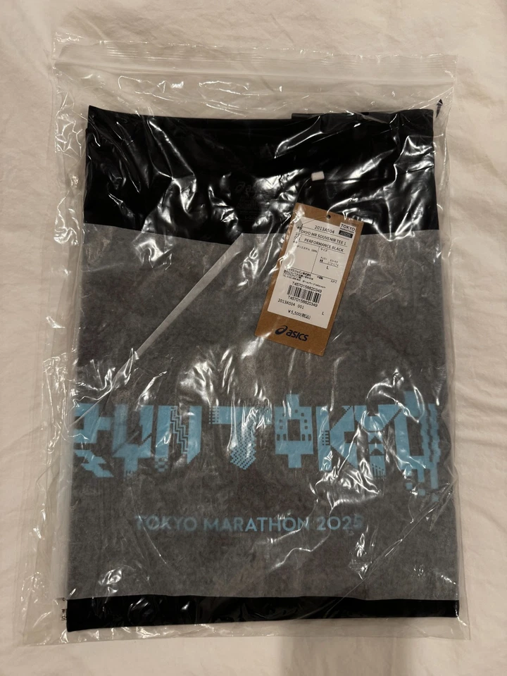 Camiseta ASICS TOKYO JAPÓN Maratón 2025 Diseño Pixel Art NEGRA GRANDE ENVÍO EE. UU. Foto 4 de 4