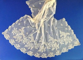 AN ANTIQUE BRUSSELS NEEDLE LACE APPLIQUÉ BONNET VEIL Point de Gaze