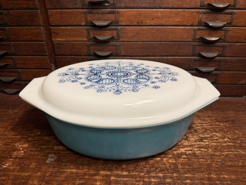Vintage Pyrex 045 2.5 Qt Blue Turquoise Casserole Dish 945C14 Doily Lid Vtg MCM