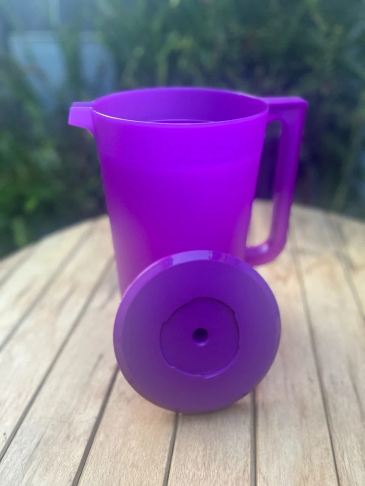 Jarra clásica Tupperware púrpura, ¡capacidad de 1 galón! ENVÍO GRATIS Foto 3 de 4