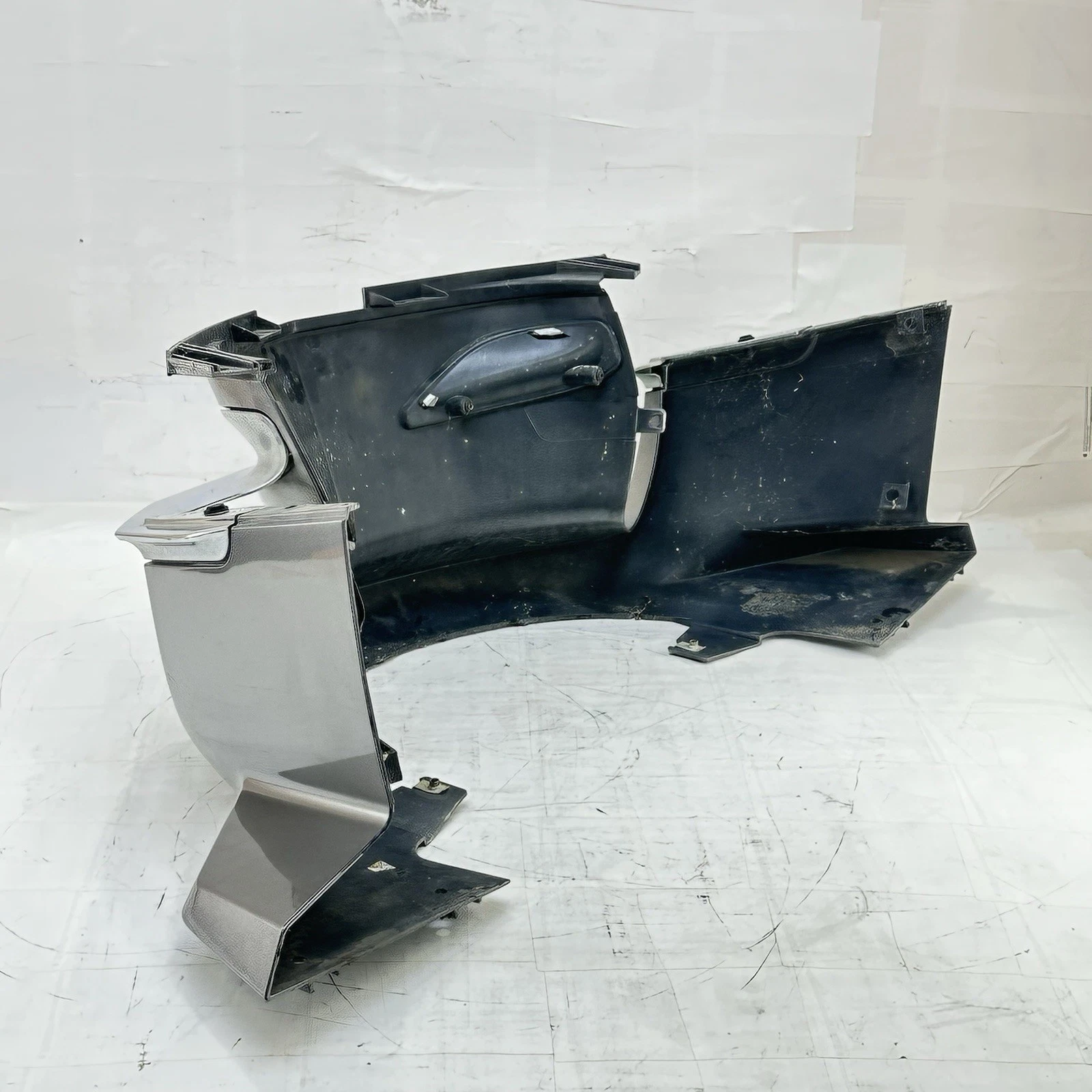 2012 CAN-AM SPYDER RT-S SE5 FRONT BUMPER LOWER FAIRING COWL PANEL TRIM SILVER