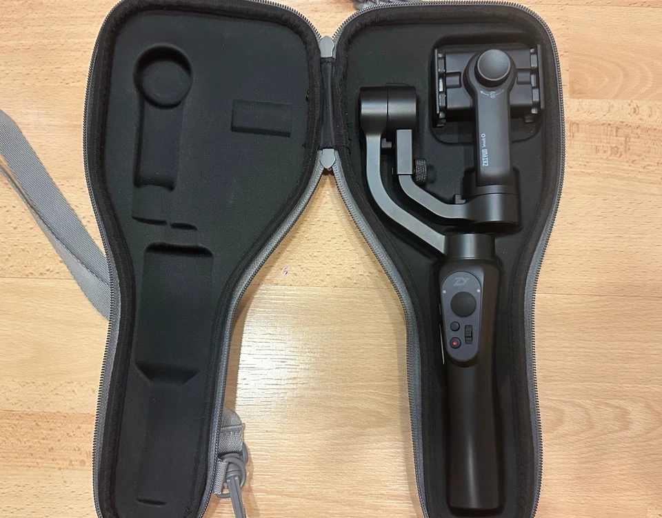 ZHIYUN Smooth-Q 3-Axis Handheld Smartphone Gimbal Stabilizer Black & Silver Case - Image 2 of 4