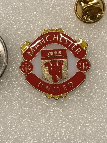 Manchester United England Soccer Football Team Lapel Pin Free Ship in USA