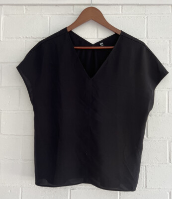 Uniqlo womens Black Summer blouse V-neck Size XS Australia