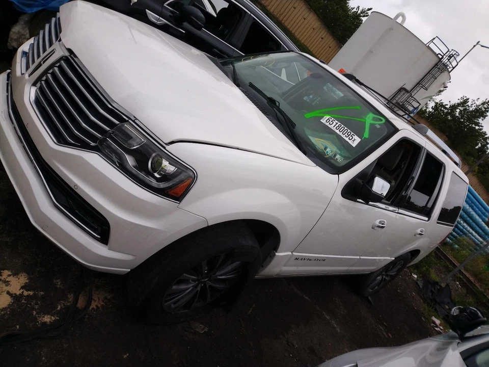 2015 Lincoln Navigator Left Fender White OEM 461146 124K Miles - Image 2 of 4
