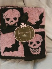 Betsey Johnson Halloween Hand Towels Bat Skull Pink Black 2pc