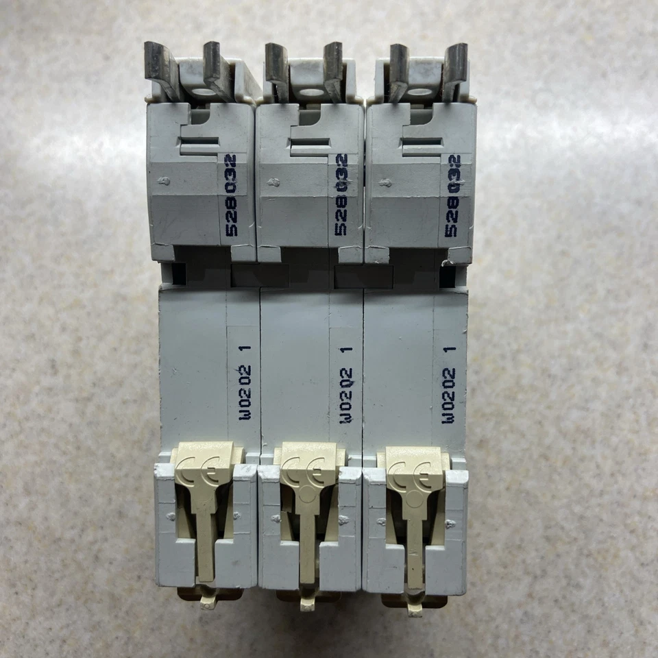 Square D MCB 32 Amp Triple Pole 3 Phase Breaker Type C 16 Loadcentre KQ10C316 - Image 2 of 2