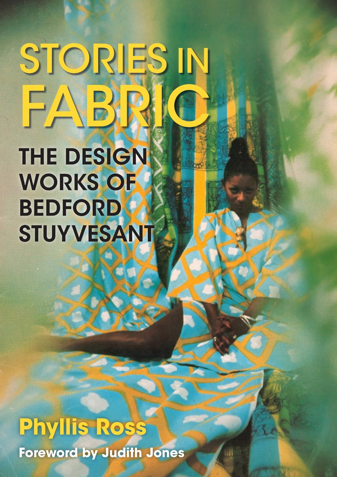 Stories in Fabric by Phyllis Ross (Hardback Book) - Image 3