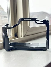 Canon R50 Neewer Cage