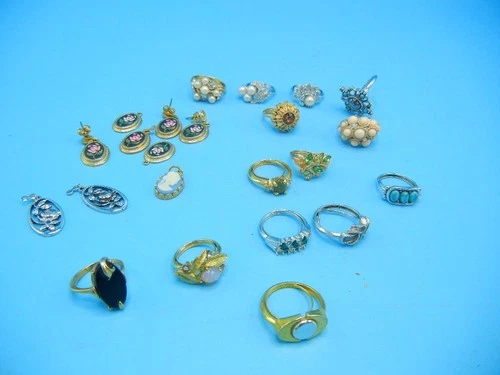 Vintage AVON Costume Jewelry 14 RINGS Topaz Onyx Pearl Opal Coral Turquoise Jade