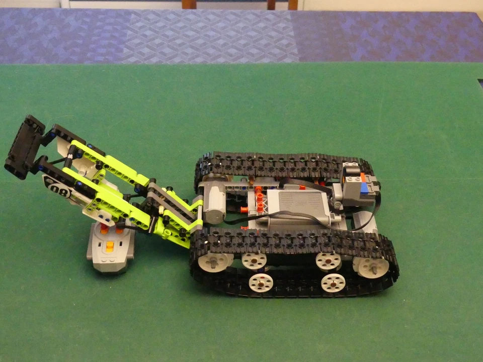 LEGO Technic 42065 RC Tracked Racer, photo 3 sur 3