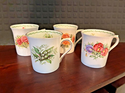 Lot of 4 Queen s  Special Flowers  England Fine Bone China Mugs