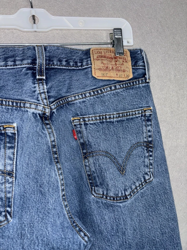 Jeans vintage Levis 501 29x35 años 90 lavado a la piedra botón recto mosca para mujer pestaña roja Foto 3 de 4