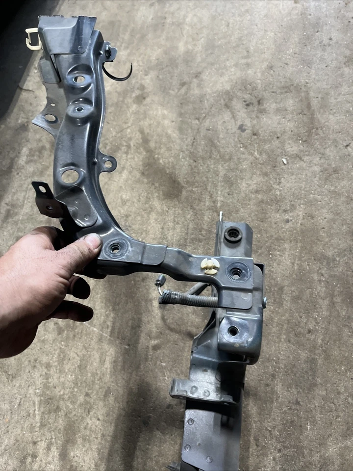 Infiniti G37 G35 2008-2013 marco delantero derecho riel de faros soporte OEM Foto 3 de 4