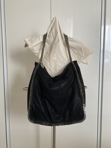 Stella Mccartney Falabella nera vernice rubber chain usata ottima – Arilux  | Borse firmate Orologi e Accessori prestigiosi