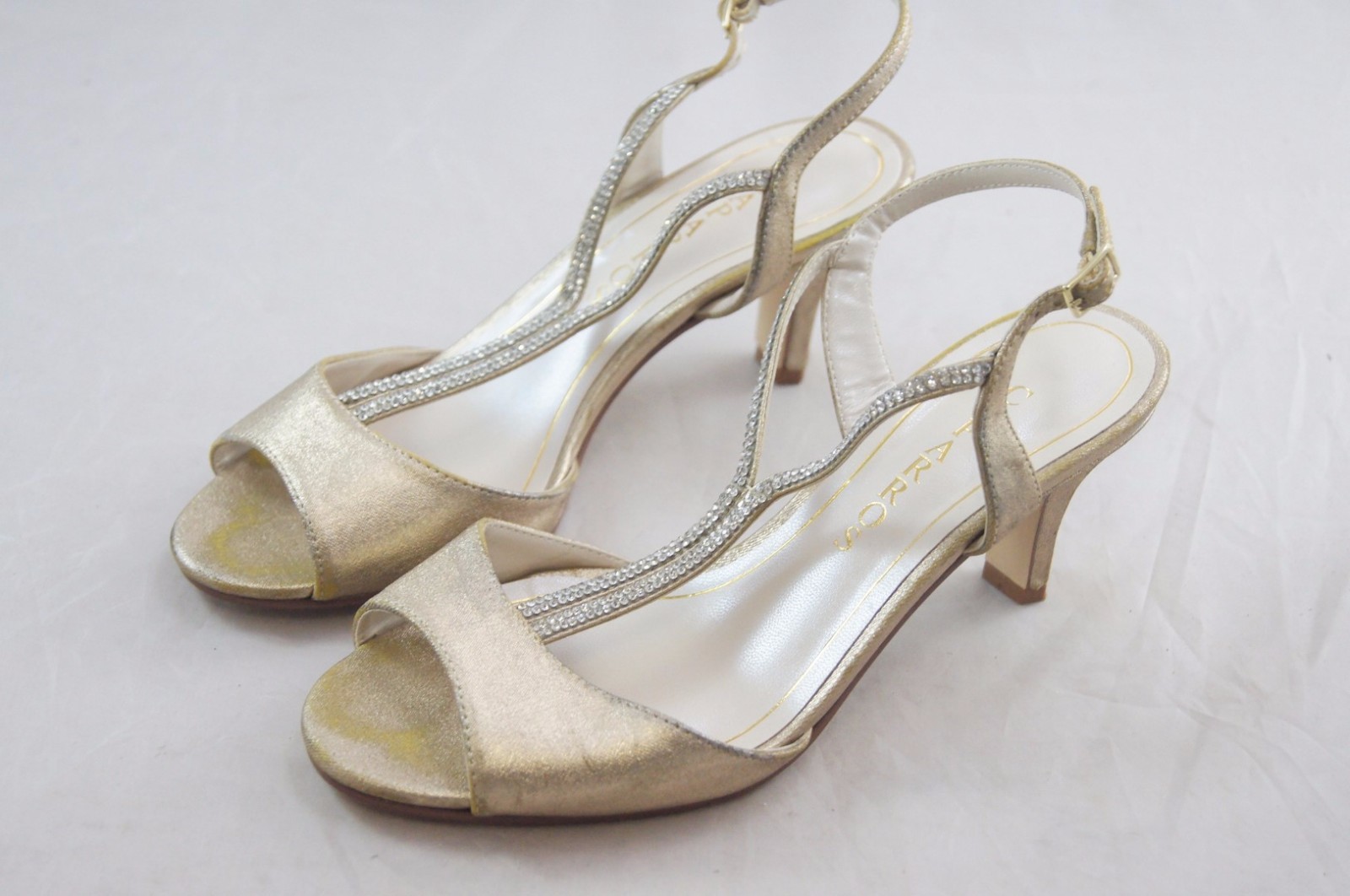 APL Sandali da sera Caparros Delicia cinturino a T scarpe donna oro metallizzato 7 5