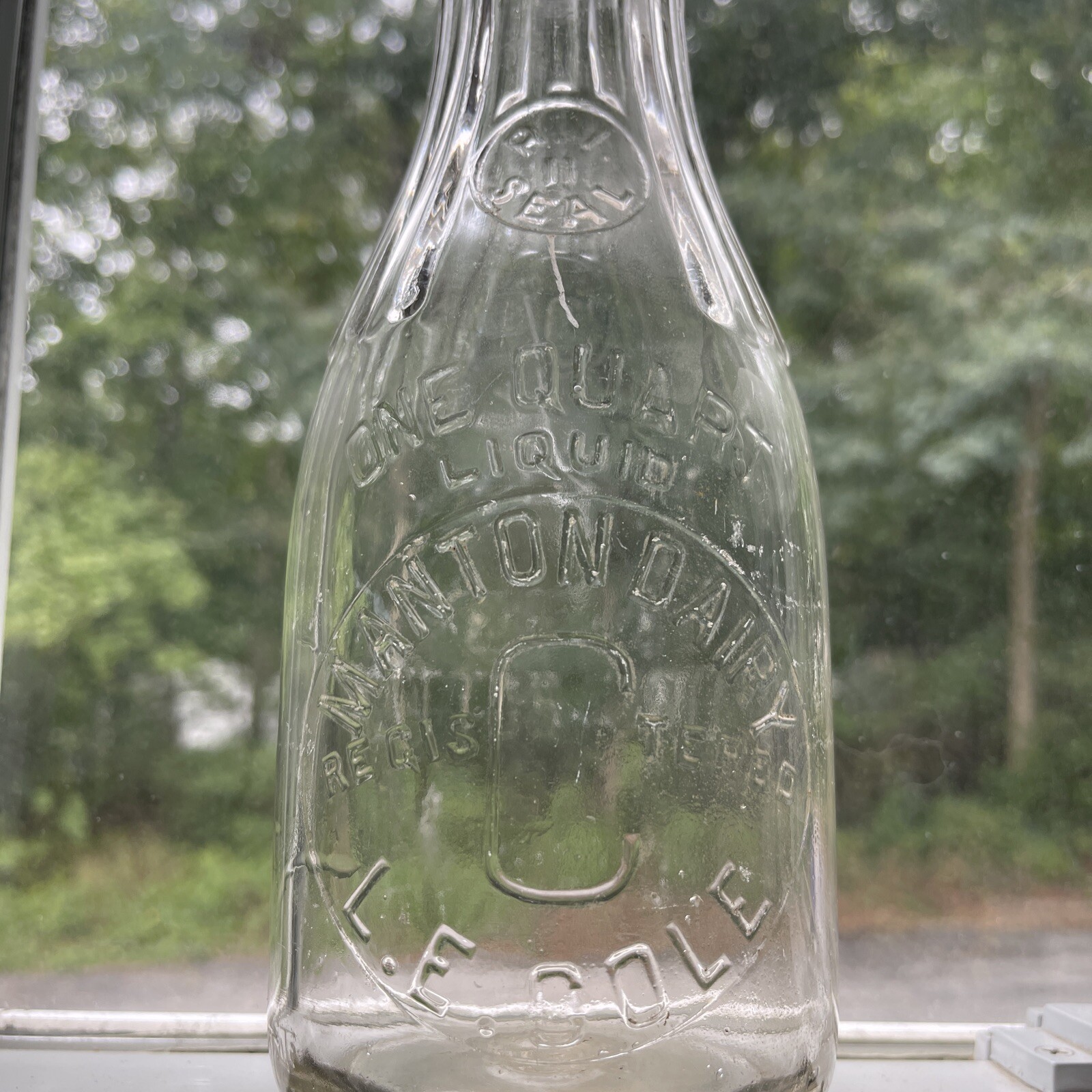RARE Manton Dairy L.E. Cole Embossed Quart Milk Bottle Providence, R.I