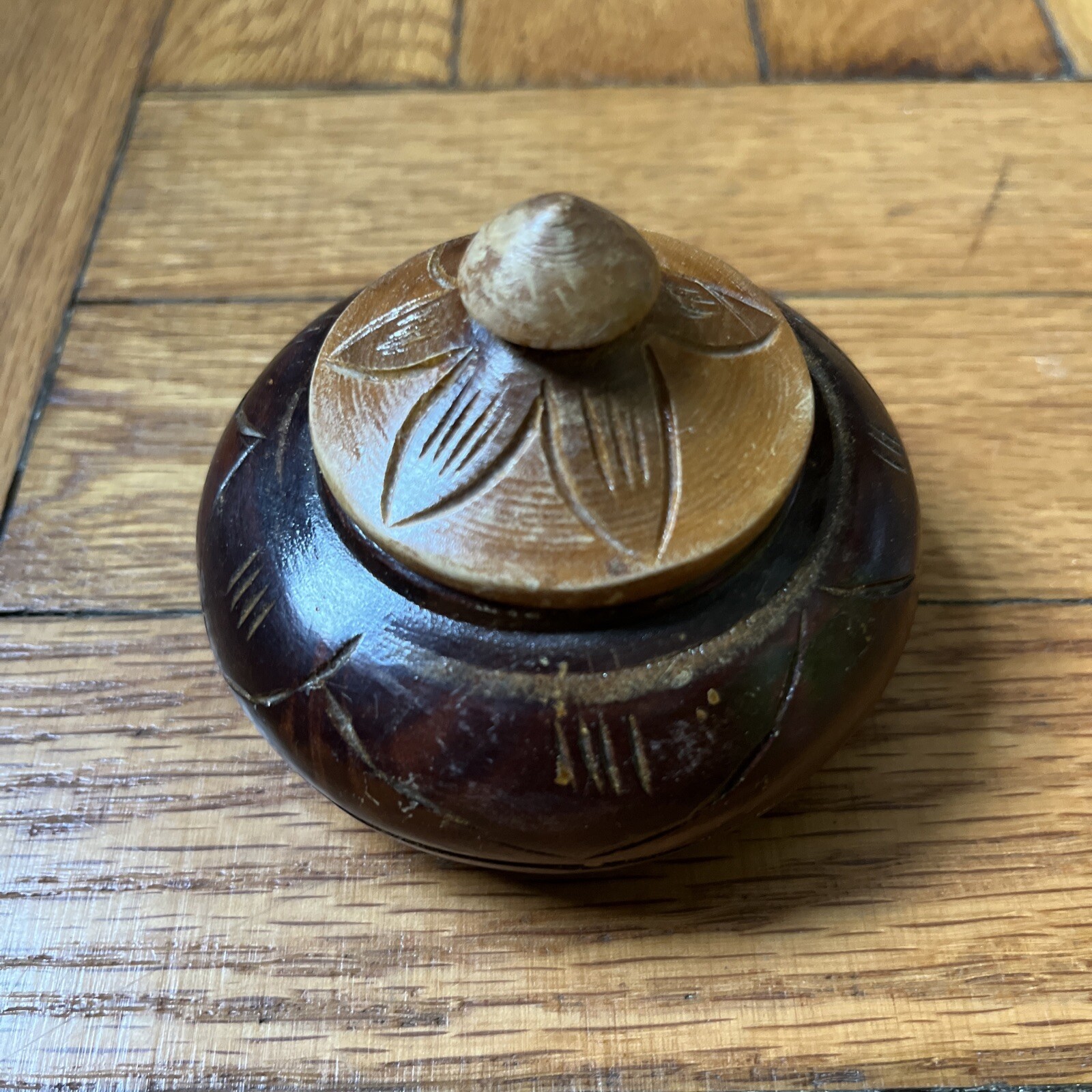 Vintage Floral Hand Carved Wooden Trinket Box with Lid-image