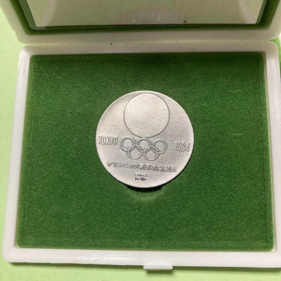 【Raro】Medalla Conmemoración Plata 925 Juegos Olímpicos de Tokio 1964 Caja Original 2 Juegos Foto 3 de 4