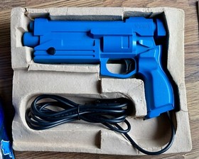 Sega Saturn - Virtua Gun with Virtua Cop Game, box and instruction manuals