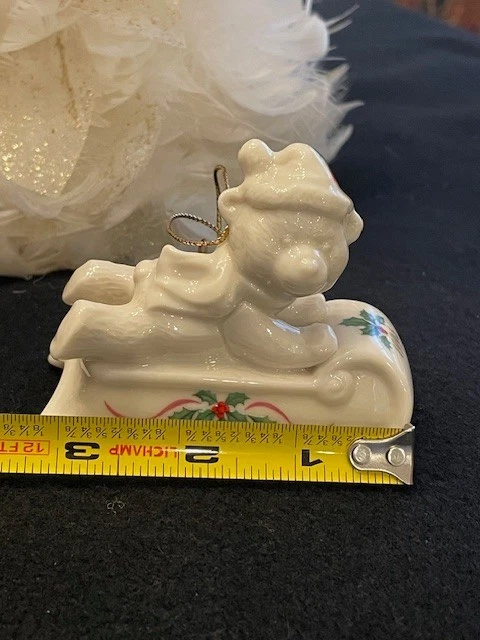 Enfeite de Natal de porcelana "trenó" VNT Lenox 1996 (sem caixa) 3x3,5" - Imagem 2 de 4