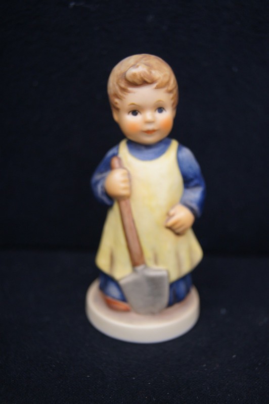 HUMMEL GOEBEL Porcelain Figurine #727 Garden Treasures 3.5" TMK-7