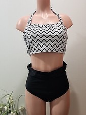 NWT Cupshe Womens Two Piece Swimsuit Size M Multicolor Tummy Contouring.
