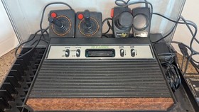 Vtg Atari 2600 Video Game Console W/ Controllers Power Cable Not Tested in case