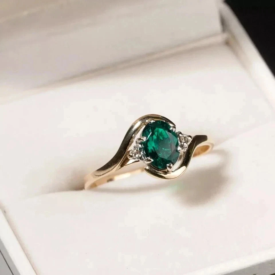Anillo banda bypass para mujer enchapado en oro amarillo de 14 k esmeralda simulada corte ovalado de 1 quilate Foto 2 de 4