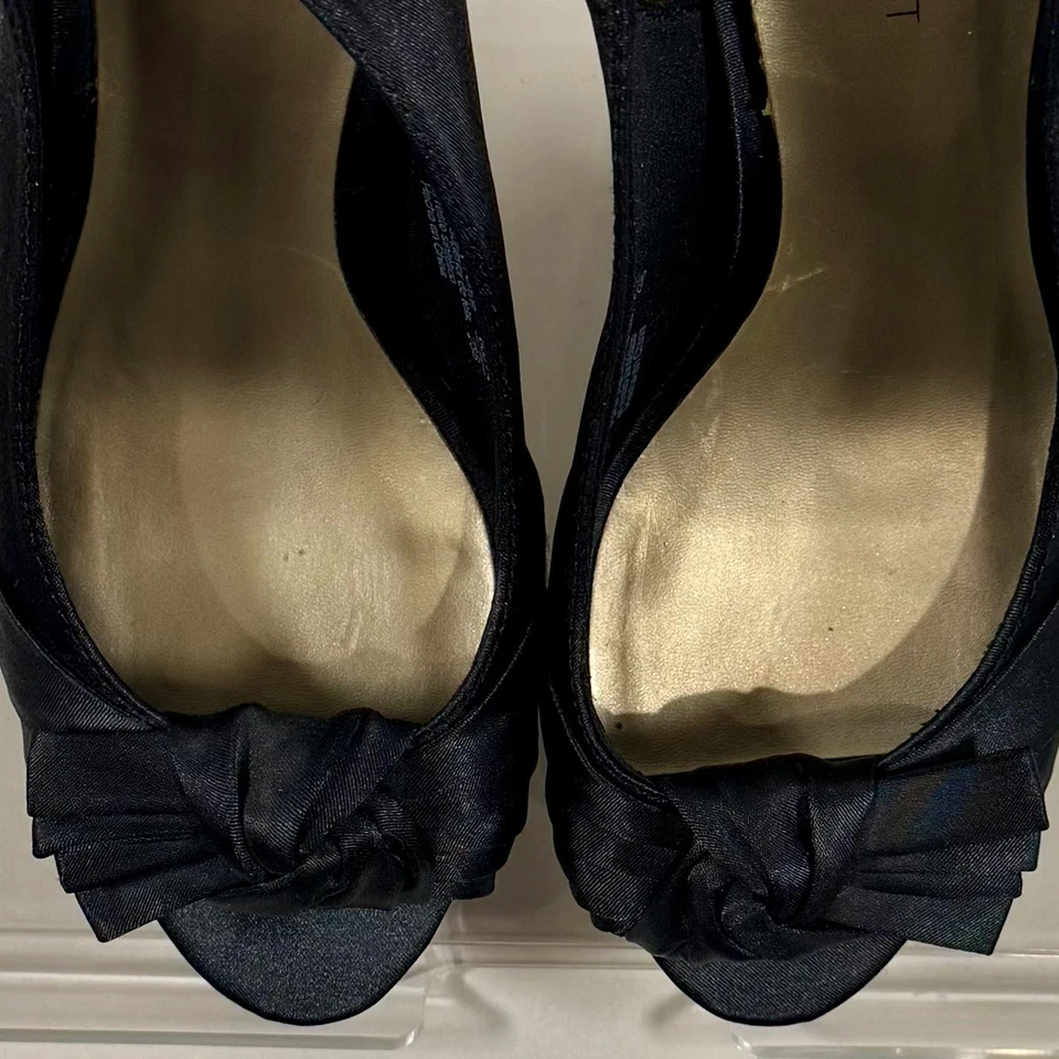 Tacones de aguja para mujer negros satinados Fioni noche punta abierta con arco 4" tacón talla 8,5 Foto 2 de 4