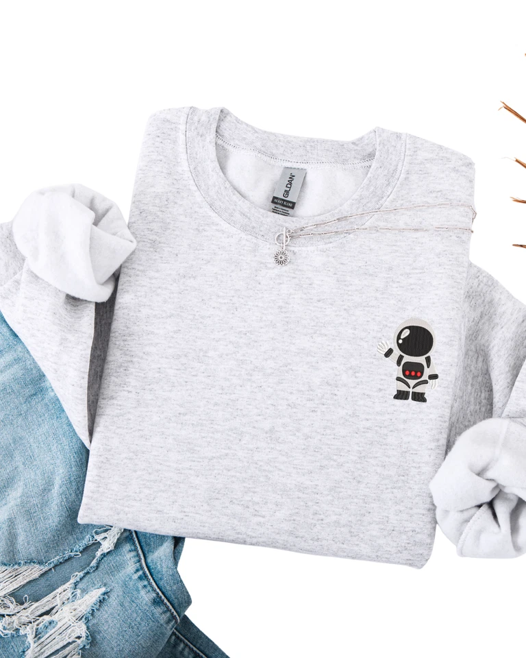 Вышитая толстовка астронавта: пуловер унисекс с круглым вырезом - Изображение 3 из 4