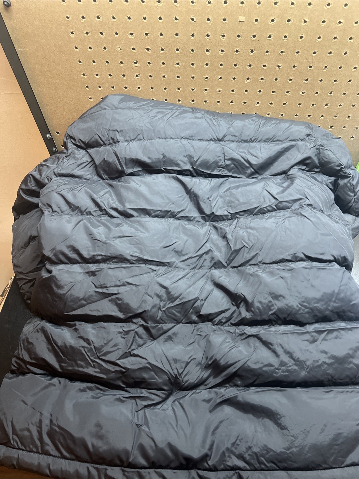 Tommy Hilfiger Men's Hooded Puffer Jacket Size Medium Black thumbnail 3