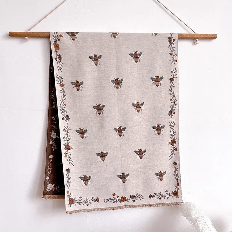 Теплый двусторонний шарф-шаль с цветочным узором пчела бежевый коричневый полиэстер кашемировый на ощупь - Изображение 2 из 4