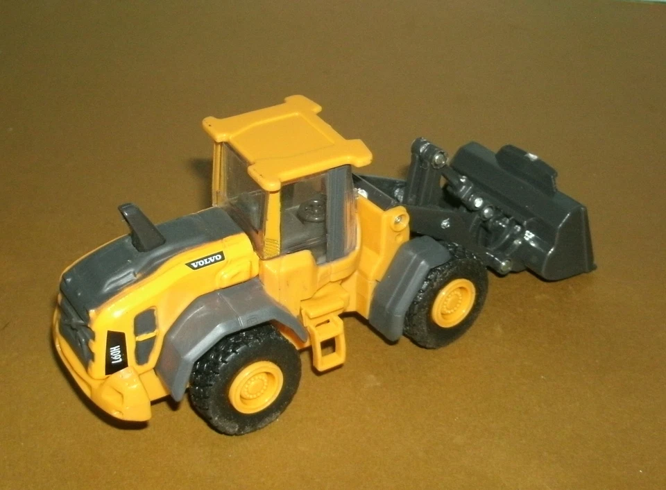 1/55 Scale Volvo L60H Wheeled Front Loader Diecast Toy (5.25") New-Ray 32093 - Image 2 of 4