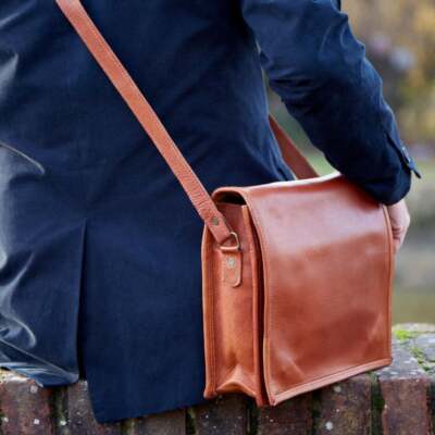 Handgefertigte braune Vintage-Laptop-Schultertasche aus Leder Kuriertasche fü...