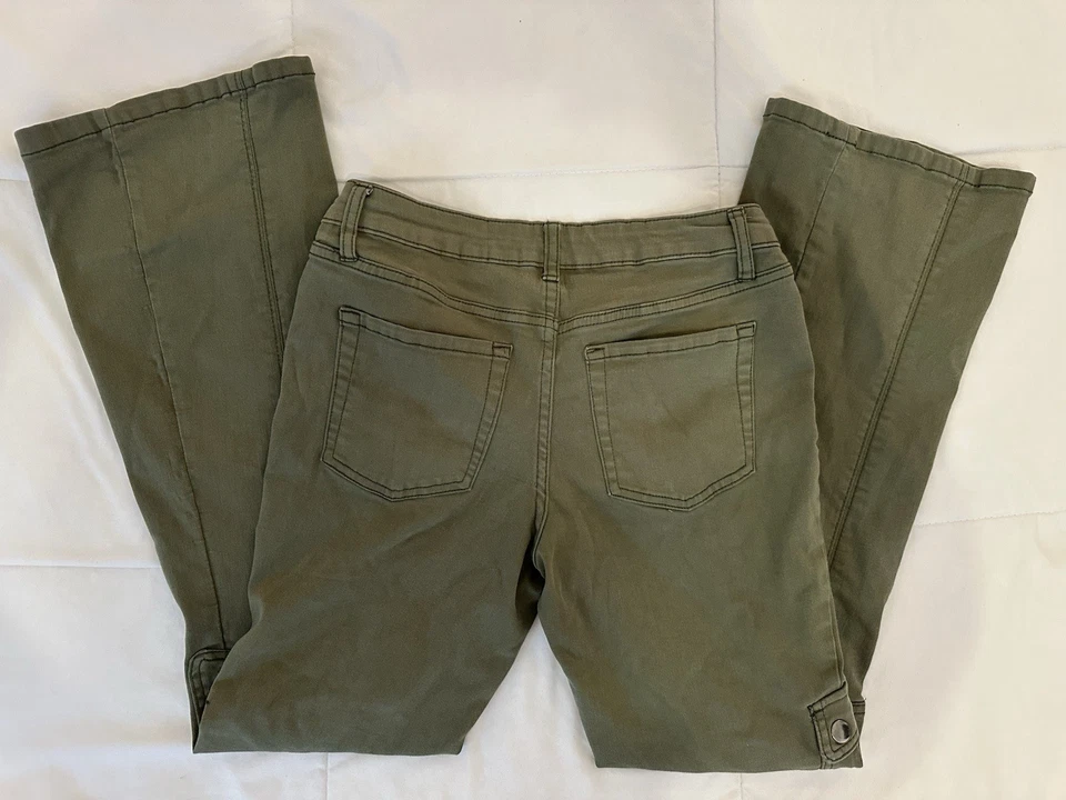 Pantalones cargo No Boundaries verde oliva | Talla 8 | Nuevos sin etiquetas (NUEVOS SIN ETIQUETAS)  Foto 4 de 4