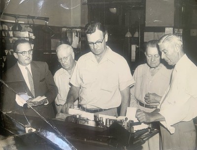 Old Vintage Photo MAN MACHINE SHOP OCCUPATIONAL Men Using Machine Industry