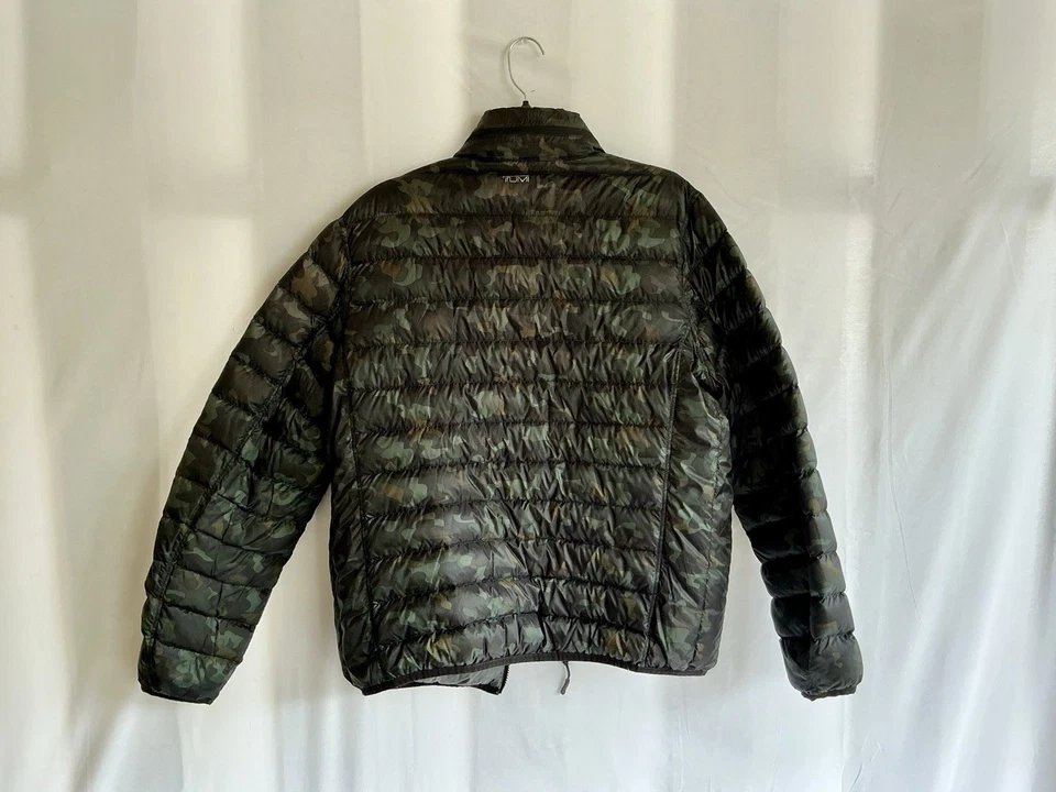 TUMI Men's CAMO Puffer Jacket - size large! Perfect condition - Image 2 of 4
