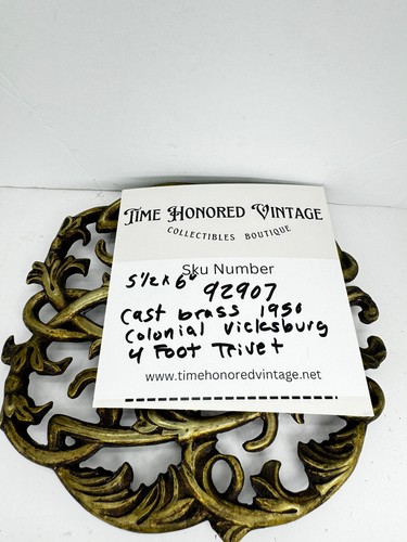 Colonial Williamsburg Cypher Trivet con patas de latón 1950 Virginia Metalcrafters - Imagen 8 de 10