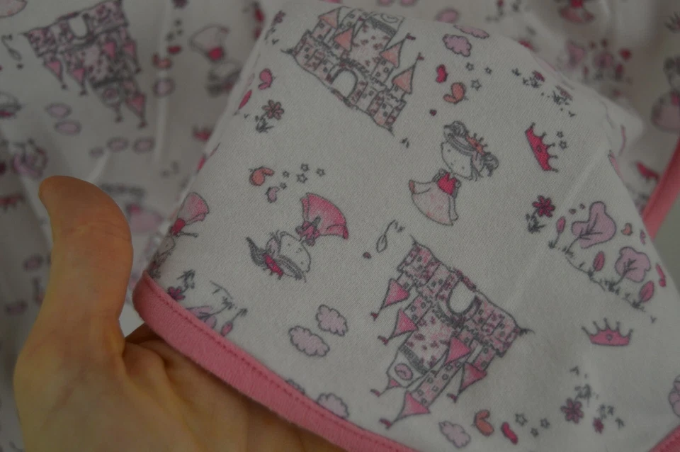 Manta Bebé Castillo Princesa Rosa The Children's Place Blanco Gris Tiara Nubes  Foto 3 de 4